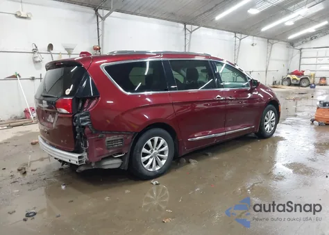 2019 Chrysler Pacifica Touring L z USA, uszkodzony, nr VIN 2C4RC1BG7KR666098
